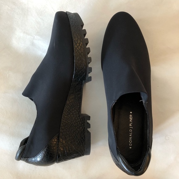 Elegant black platform loafers. - Picture 1 of 8